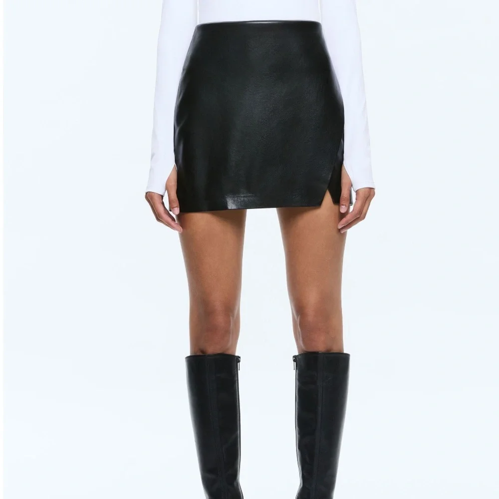 ALICE + OLIVIA Siobhan Vegan Faux Leather Wrap Mini in Black size 12 $250 MSRP - Picture 5 of 12